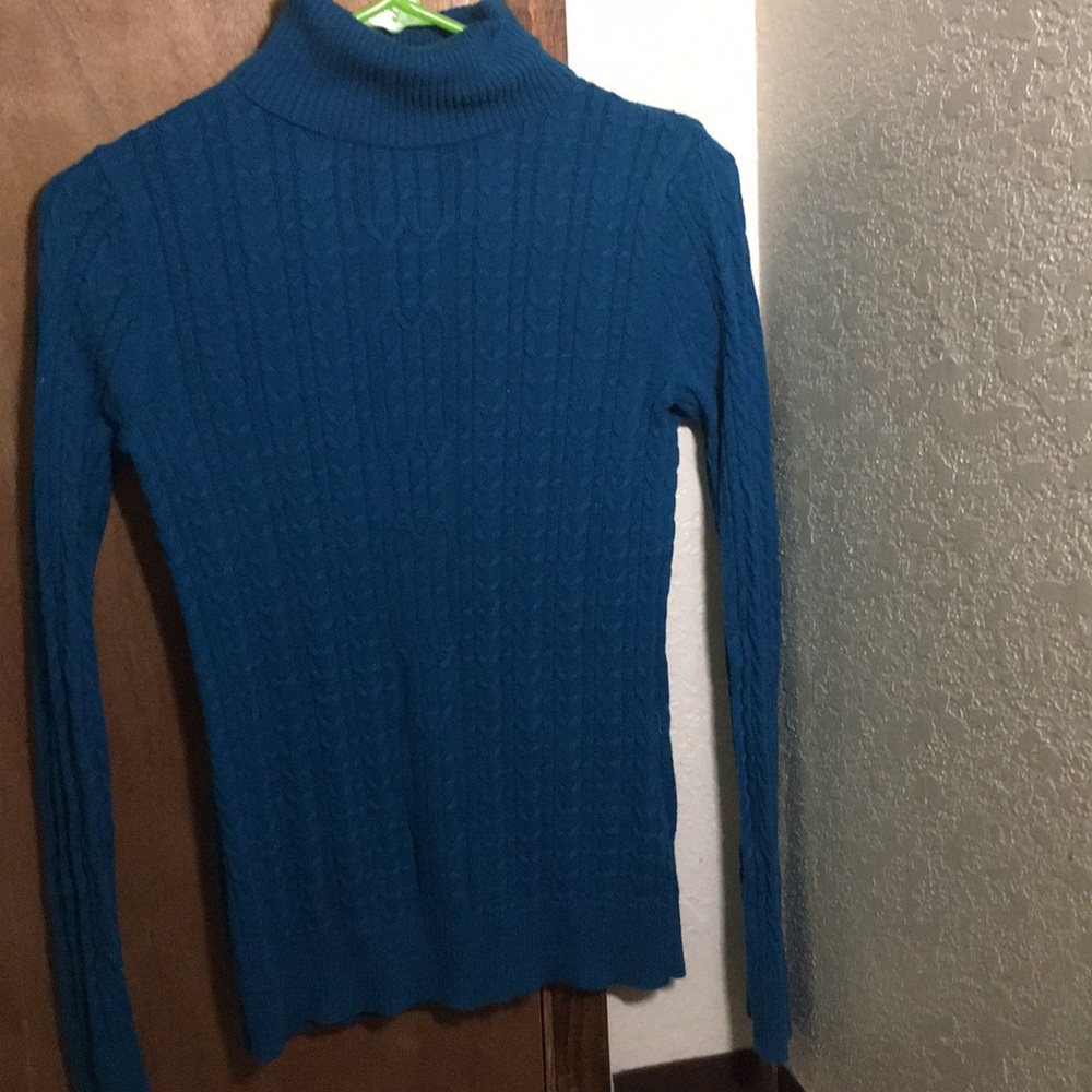 Turquoise turtle neck